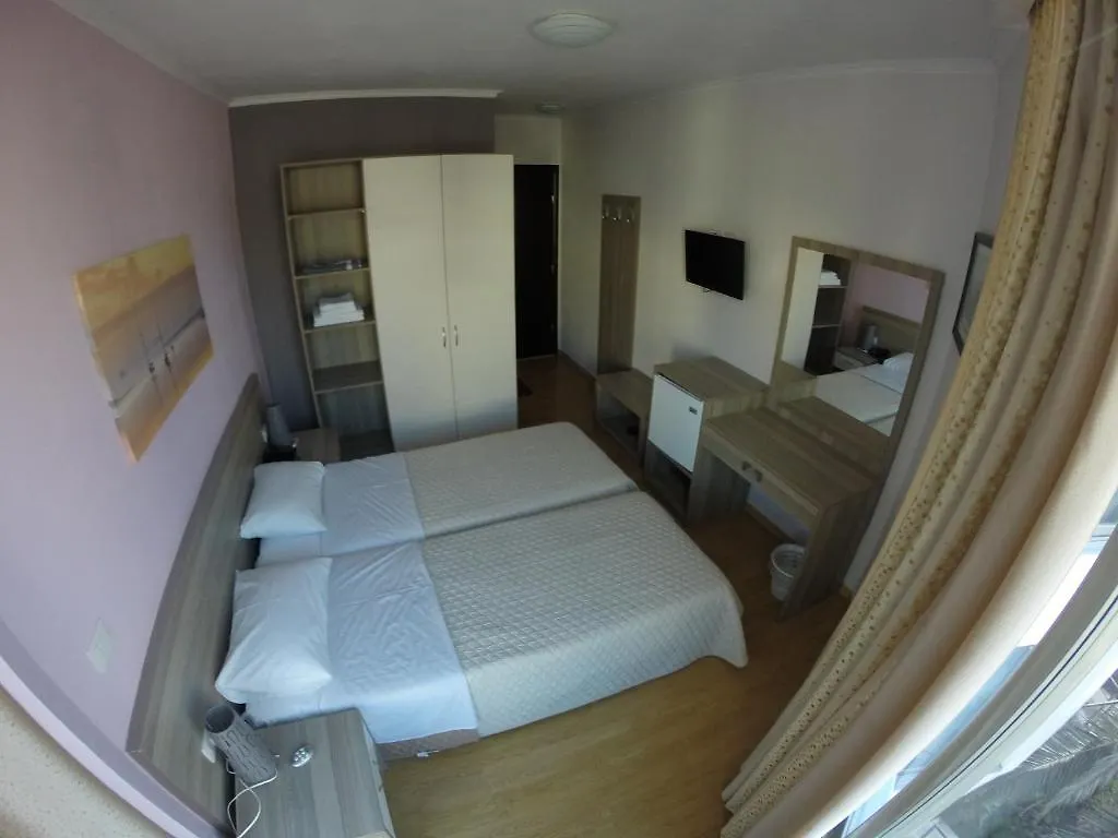 Titania Hotel Sarandë 3*,