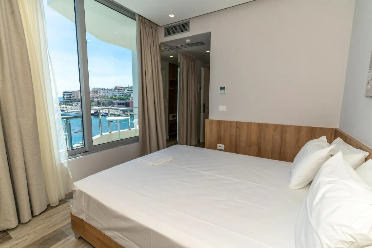 Titania Hotel Sarandë 3*,  Albanië