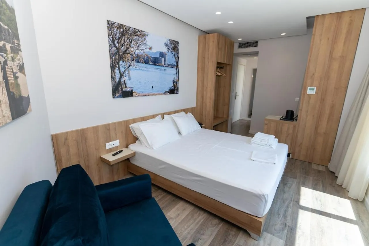 Titania Hotel Sarandë 3*,  Albanië